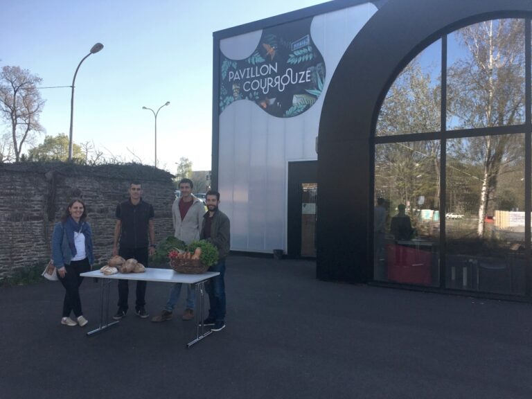 Le lancement des paniers devant le pavillon de La Courrouze